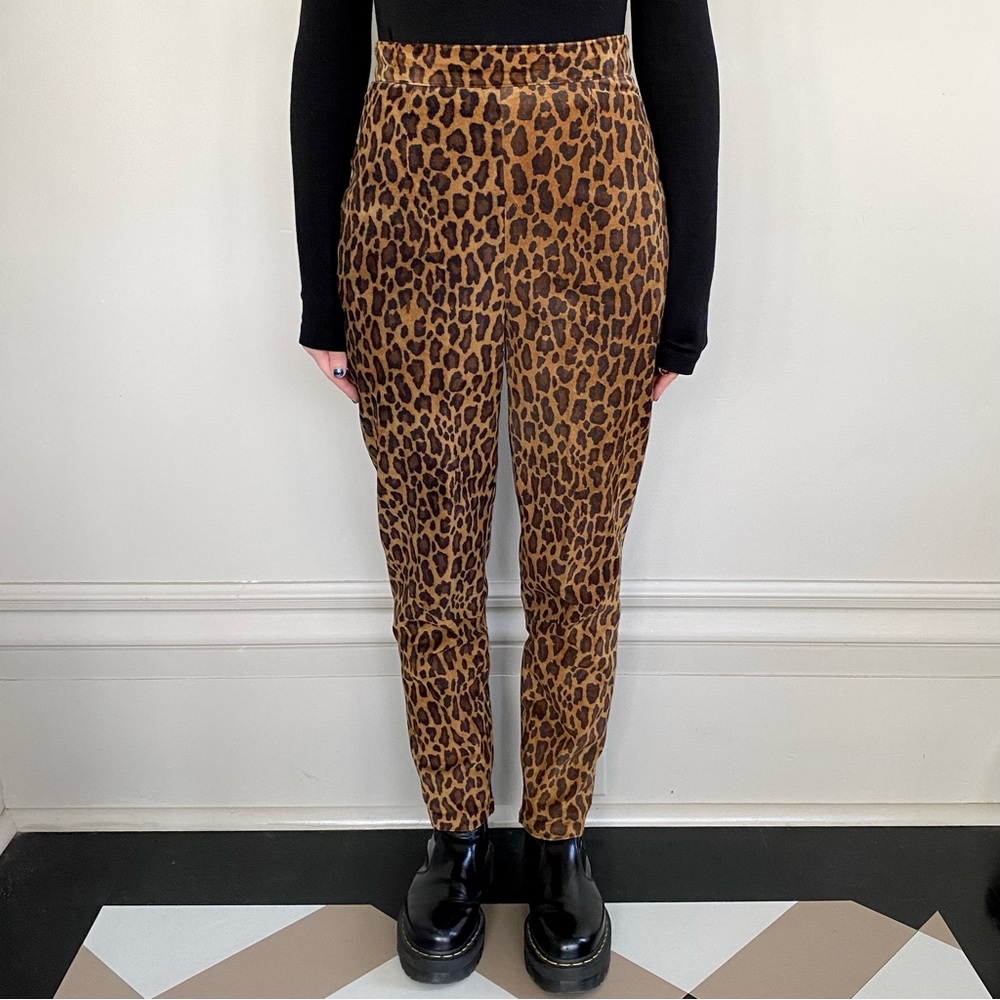 Vintage Danier 100% genuine suede leopard print high-waisted tapered pants. 🤎